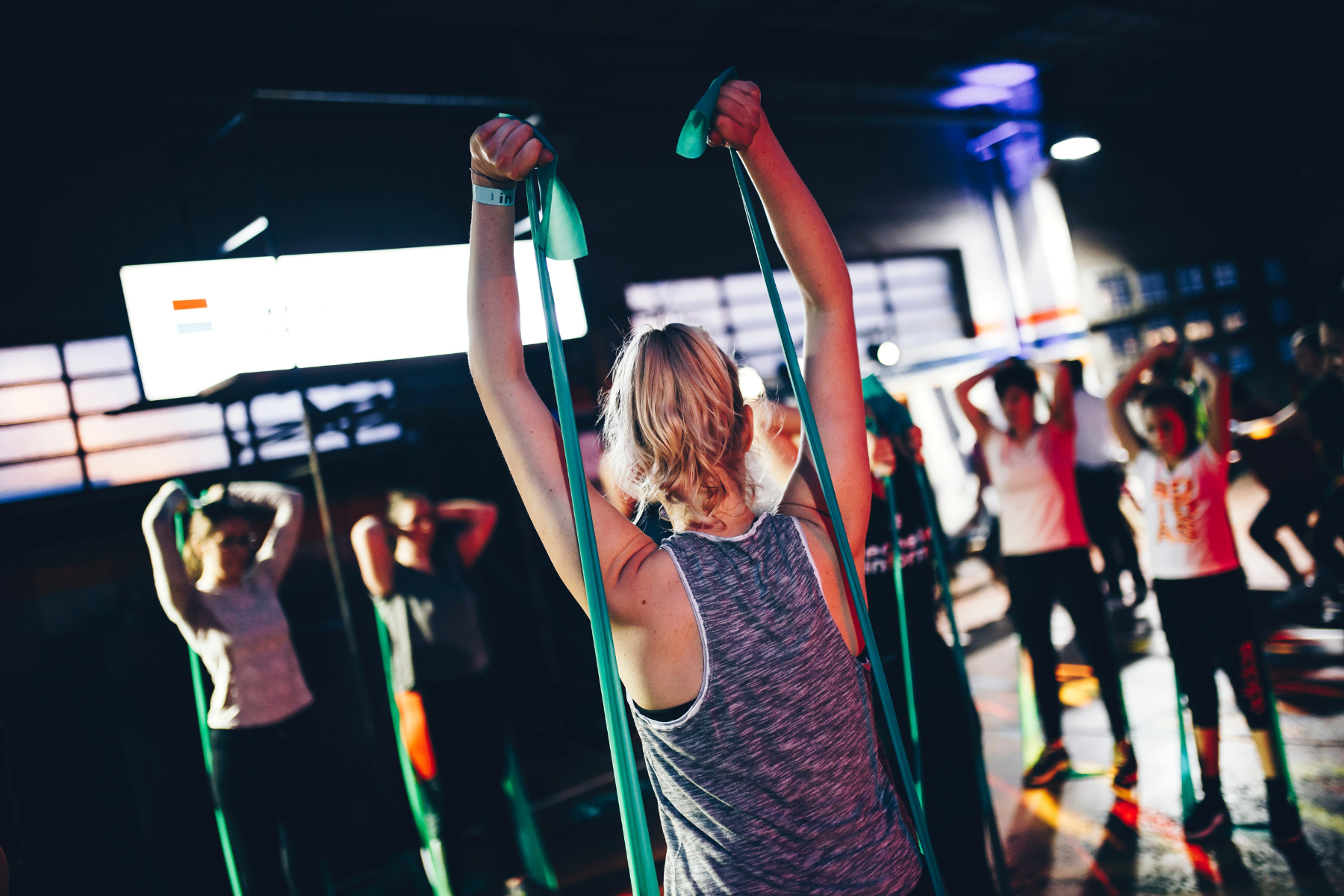 women lifting weights