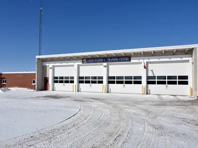 Fire station building with 4 garage bays